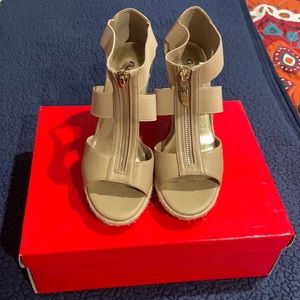 Nude Guess wedges